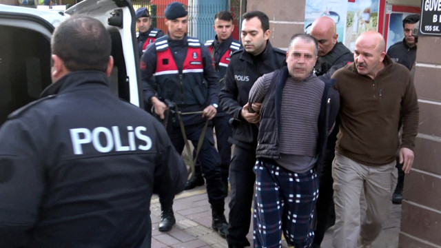 'Koronalıyım' diyerek polise tükürmüştü! Emekli astsubay hakkında karar: Cezaları ertelendi - Resim: 0