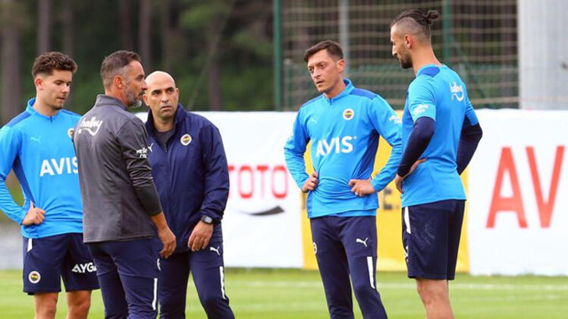 Fenerbahçe'de Mesut Özil, Vitor Pereira'dan övgüyle bahsetti - Resim: 0
