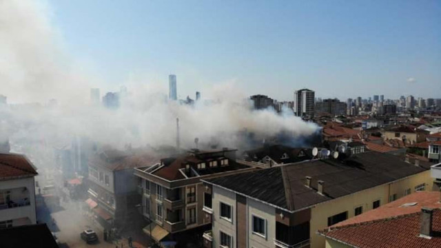 Ataşehir'de 4 katlı binanın çatısında korkutan yangın - Resim: 1
