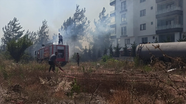 Osmaniye'de korkutan yangın! Evlere kadar yaklaştı alevlere müdahale ediliyor - Resim: 0