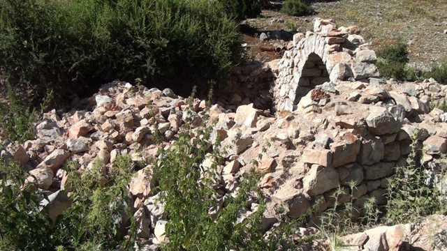 Antalya'da tarihi Nodar Han define avcıları tarafından talan edildi - Resim: 0