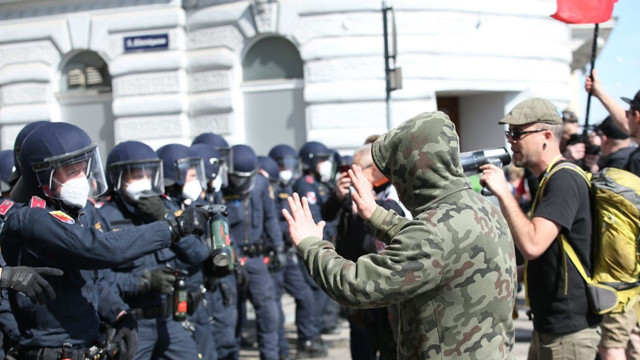 4 Avrupa ülkesinde koronavirüs önlemleri protesto edildi 'Kısıtlamalara hayır' - Resim: 1