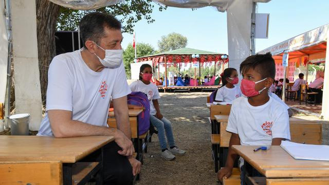 Milli Eğitim Bakanı Ziya Selçuk duyurdu 'Mobil Okul' 11 şehirde başlıyor - Resim: 0