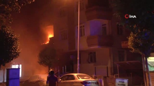 Avcılar'da şiddetli patlama! Felaket sonrası ayakkabıcı dükkanında yangın çıktı: 4 yaralı - Resim: 2