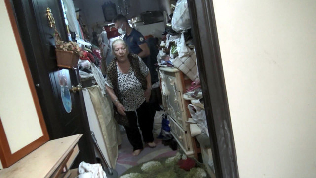 İstanbul Avcılar'da yangın ihbarı çöp evi ortaya çıkardı - Resim: 0