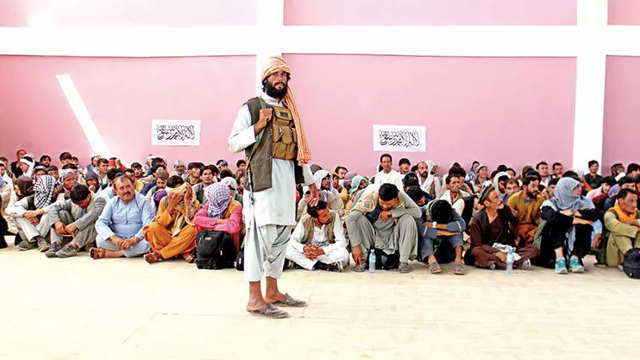 Taliban, başkent Kabil'in kapısına dayandı! Cumhurbaşkanı ABD elçiliğine sığındı - Resim: 1