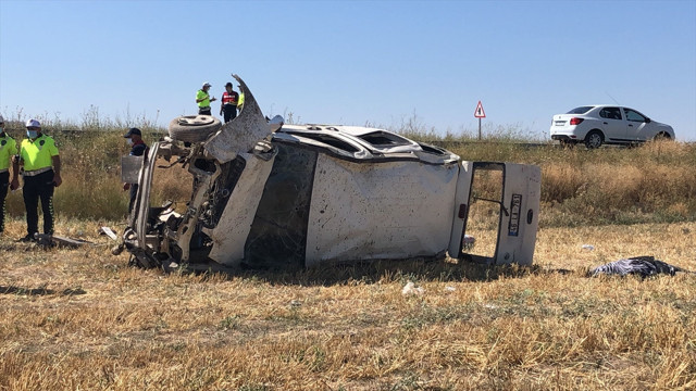 Kayseri'de hafif ticari araç şarampole devrildi 4 ölü 10 yaralı - Resim: 0