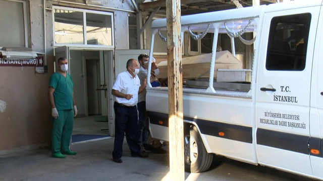 Ferhan Şensoy son yolculuğuna uğurlandı. Kızları gözyaşlarına boğuldu - Resim: 0