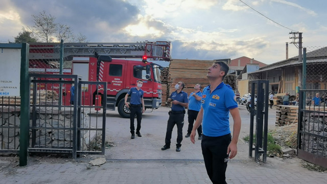 Bursa'da ilginç olay! Alkolün etkisiyle çıktığı direkte uyudu - Resim: 1