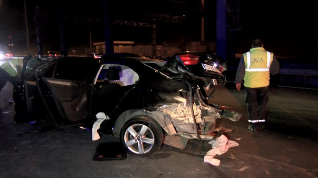 Kaza yapan sürücüye yardım için gelenlere otomobil çarptı: 1 ölü 6 yaralı - Resim: 1