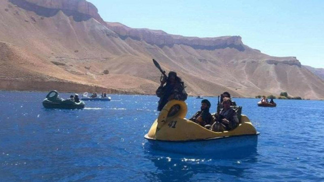 Taliban üyelerinden deniz bisikletli operasyon - Resim: 0
