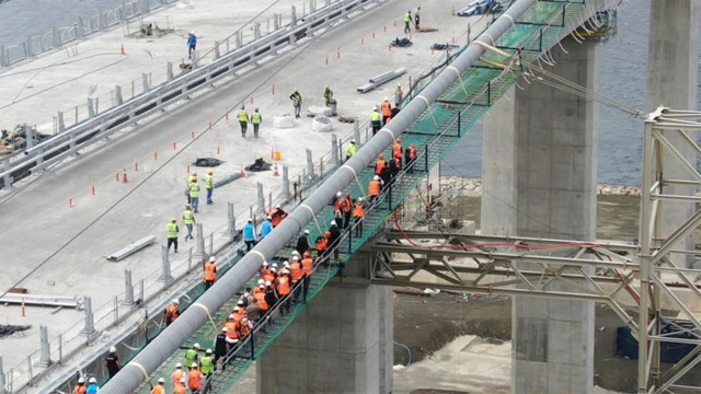 Adil Karaismailoğlu 1915 Çanakkale Köprüsü'nün kedi yolundan yürüyerek karşıya geçti - Resim: 2