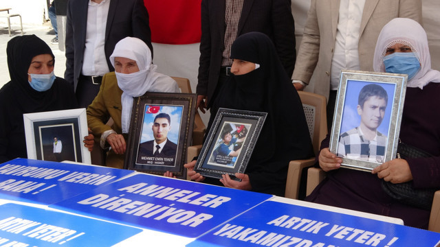 Muş'ta evlat nöbetindeki anneden Selahattin Demirtaş sözleri: İnşallah hapisten çıkmaz - Resim: 0