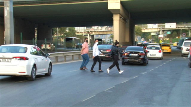 İstanbul Kadıköy'de minibüsçülerin ölüm durağı tehlike saçıyor - Resim: 0