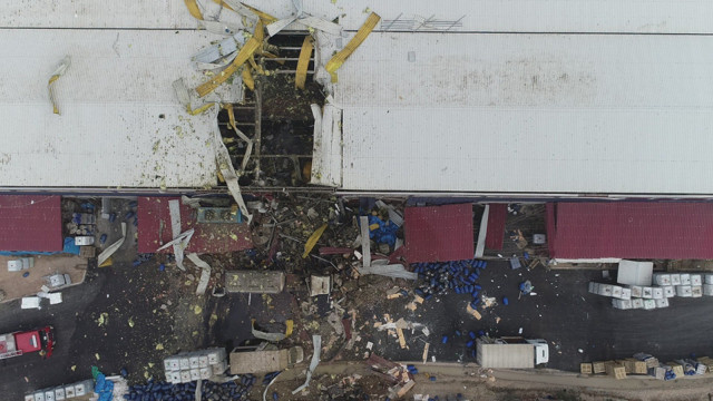 Bursa'da plastik fabrikasında patlama! Çatısı uçtu ölü ve yaralılar var - Resim: 0
