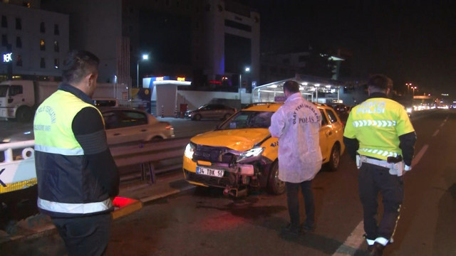 İstanbul'da feci kaza: Ticari taksinin çarptığı yaya hayatını kaybetti - Resim: 0