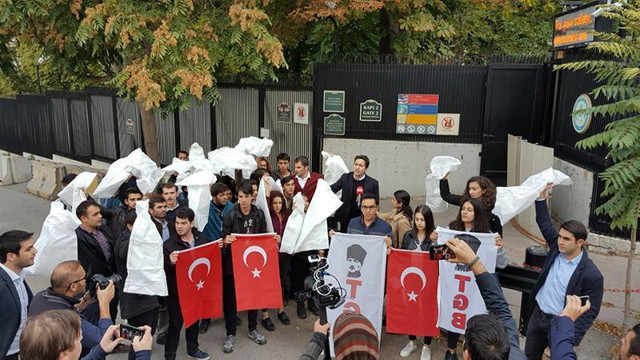 Amerikan askerlerinin başına çuval geçirdiler! Görüntüleri de var - Resim: 1