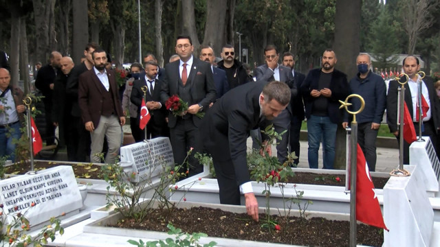 BBP ve Alperen Ocakları şehitlikteki görüntüler ile İYİ Partili Türkkan'a tepki gösterdi - Resim: 0