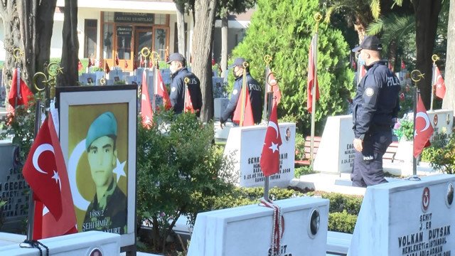 Edirnekapı Şehitliği'nde saygısızca görüntüler sonrası polis denetimi - Resim: 0
