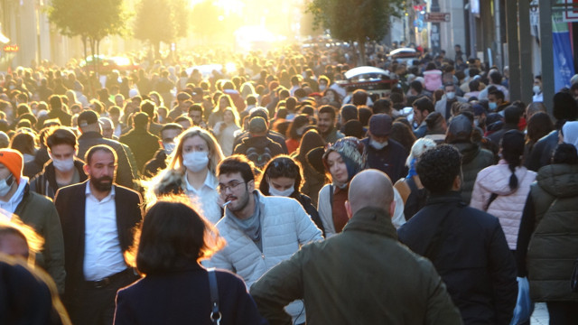 İstanbul İstiklal Caddesi'nde koronavirüs unutuldu - Resim: 0