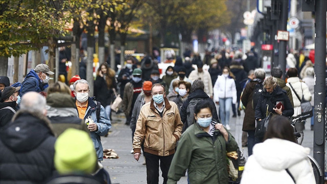 Avrupa'da Kovid-19 vakaları patladı! Kısıtlamalar geri geldi 60 yaş üstüne 3. doz aşı şartı - Resim: 1