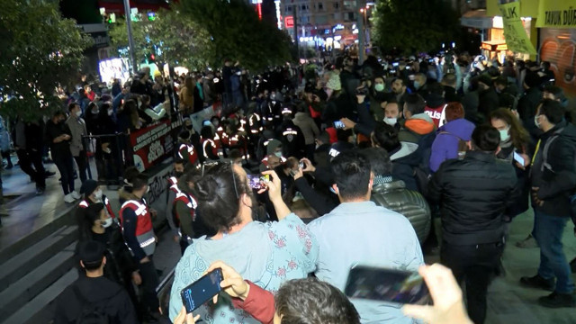 İstanbul'da ekonomi protestolarında sokağa çıkan 70 kişiye gözaltı - Resim: 0