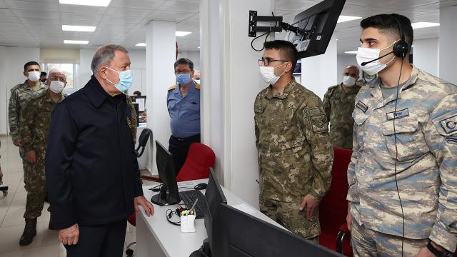 Esed rejiminin açıklamaları sonrası Hulusi Akar'dan TSK komuta kademesiyle Suriye sınırı çıkarması - Resim: 1