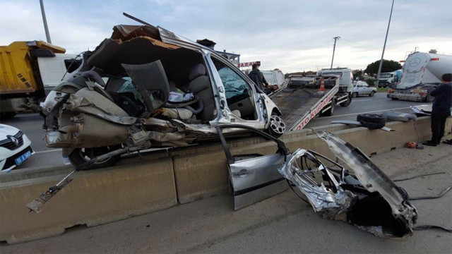 Samsun'da kadın sürücü paramparça olan araçtan sağ çıktı - Resim: 0