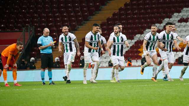 Denizlispor'a penaltılarda boyun eğen Galatasaray kupaya veda etti - Resim: 2