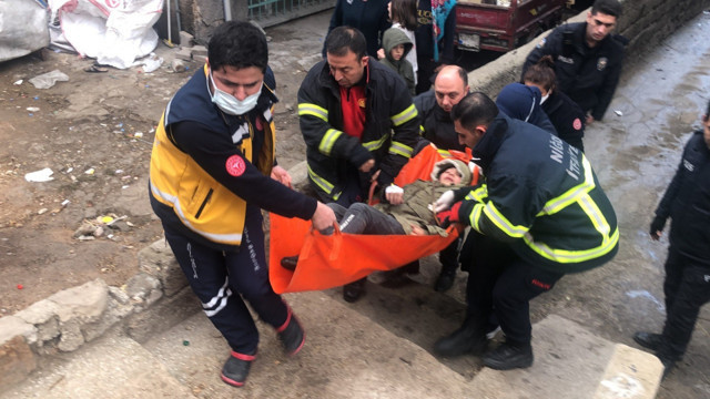 Niğde'de 10 yaşındaki çocuğun yüzüne demir saplandı - Resim: 0