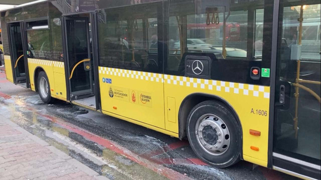 Merter'de İETT otobüsünde yangın paniği! Bir anda tutuştu - Resim: 0