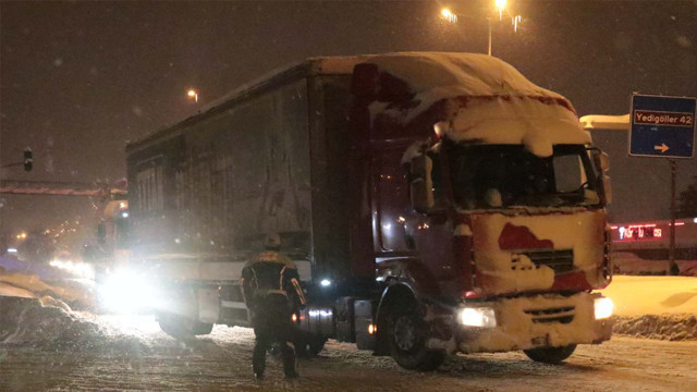 Emniyet'ten yolda kalan araçlarla ilgili yeni uygulama! - Resim: 0