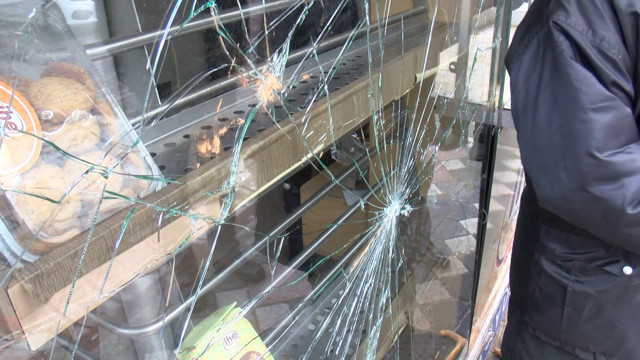 Zeytinburnu'nda halk ekmek büfesine saldırı: Fırıncılar aç mı kalacak? - Resim: 0