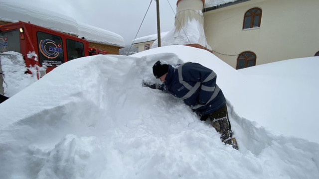 Kastamonu Bozkurt'ta arabalar kar altında kaldı araçlara böyle ulaştılar - Resim: 0