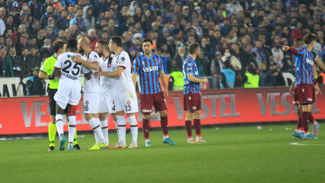 Lider Trabzonspor konuk ettiği Fatih Karagümrük ile 1-1 berabere kaldı - Resim: 0