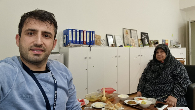 Selçuk Bayraktar'dan annesiyle iftar paylaşımı beğenileri topladı - Resim: 0