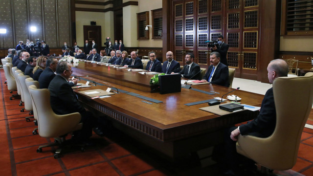 Türkiye'de 26 Nisan itibariyle maske zorunluluğu bitti! Sadece toplu taşıma ve hastanede şart - Resim: 0