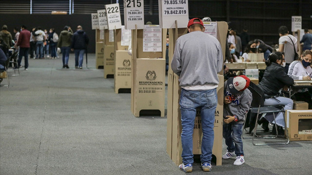 Kolombiya halkı cumhurbaşkanını seçmek için sandık başına gidiyor - Resim: 0