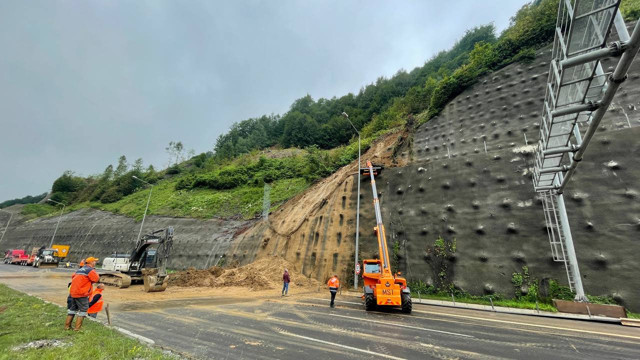 Sürücüler aman dikkat! İstanbul istikameti ulaşıma kapatıldı - Resim: 0
