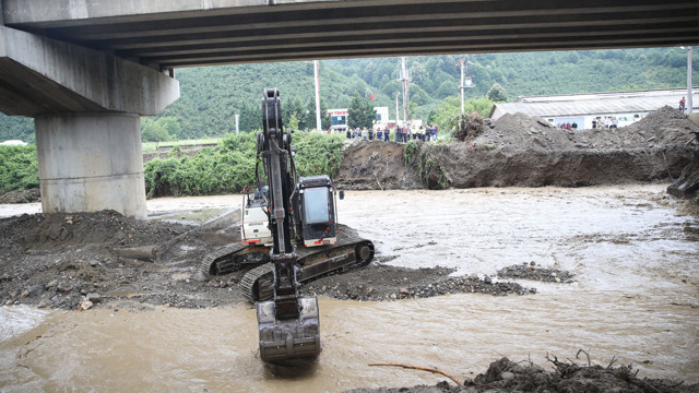Kastamonu ve Düzce'de selde kaybolan 2 kişiyi arama çalışmaları devam ediyor - Resim: 0