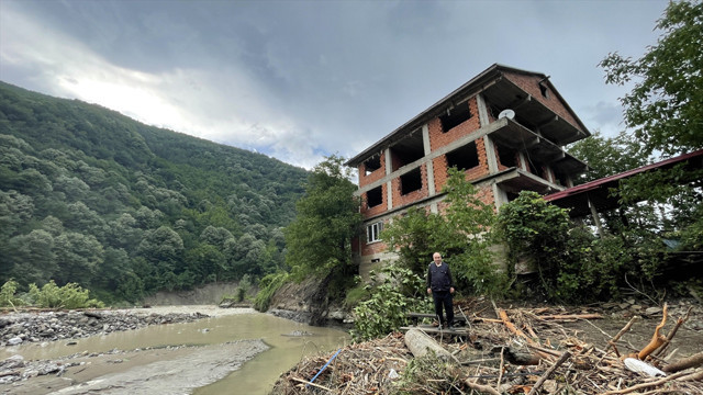 Oğlunu kaybettiği ırmakta şimdi sel nedeniyle evini yitirme endişesi taşıyor - Resim: 0