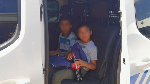 Şehirler arası otobüste iki çocuk kaçarken yakalandı üvey baba detayı yürek burktu - Resim: 0