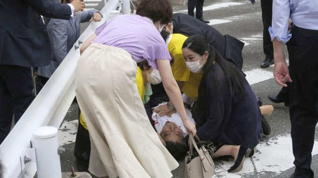 Eski Japonya Başbakanı Shinzo Abe'ye suikast! Konuşması sırasında göğsünden vuruldu - Resim: 0