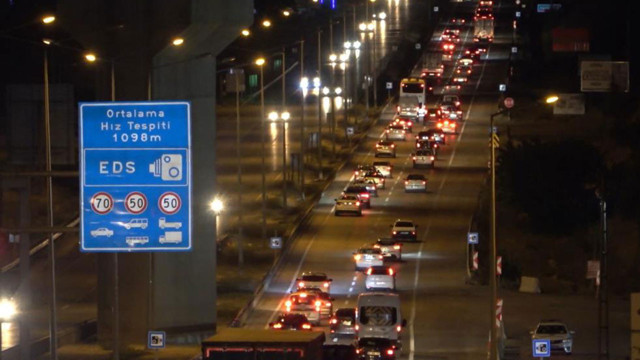 Tatilciler bayramın son gününde dönüşe geçti: Kilit kavşakta yoğunluk! - Resim: 0