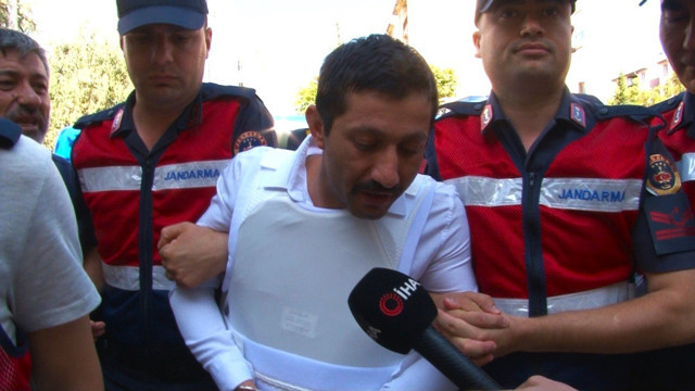 18 yaşındaki karısını 20 günlük bebeğinin yanında öldürdü! Tek kelime konuşmadan tutuklandı - Resim: 0