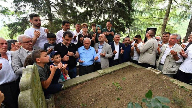 Ekrem İmamoğlu'na 'gamalı haç' provokasyonu! Aile mezarlığının duvarına çizdiler - Resim: 0