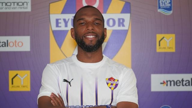 Ryan Babel'in yeni takımı belli oldu: Sözleşmesinde Süper Lig detayı dikkat çekti - Resim: 0