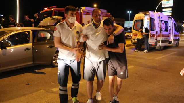 Edirne’de iki otomobil çarpıştı: Ortalık savaş alanına döndü - Resim: 2