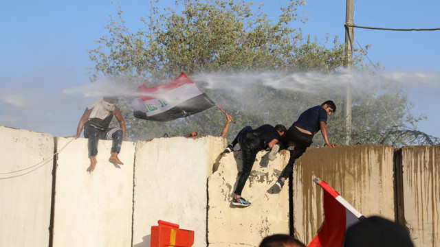 Irak'ta Parlamento baskını! Sadr yanlısı grup Meclis'e girdi - Resim: 3