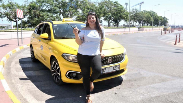 Yüksek lisans mezunu Kübra Antalya'da taksicilik yapıyor 'Herkes korkuyordu' - Resim: 1